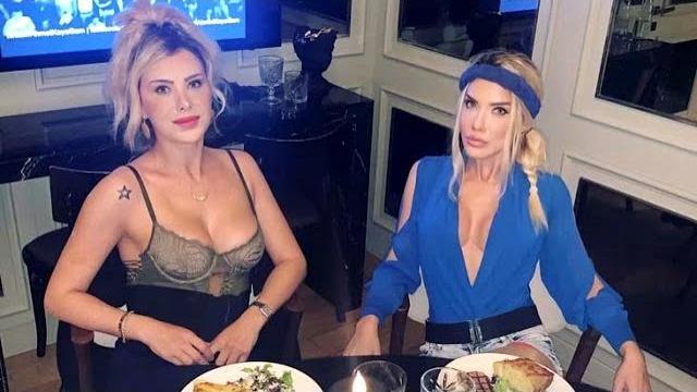 Esra ve ceyda ersoy kardeşlerin köpekleri için yaptırdığı mezarlık sosyal medyada gündem oldu Esra ve ceyda ersoy kardeşlerin köpekleri için yaptırdığı mezarlık sosyal medyada gündem oldu