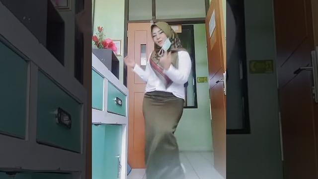 Jilbab rok span ketat licin #shortvideo Jilbab rok span ketat licin #shortvideo