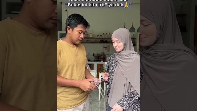 Bule rusia boros suka belanja online di indonesia #ulianaci #muslimah #videohumor #videoreceh Bule rusia boros suka belanja online di indonesia #ulianaci #muslimah #videohumor #videoreceh