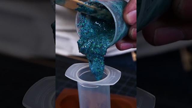 Putting crushed opal in resin Putting crushed opal in resin