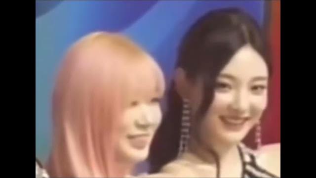 韩国女团被财阀遥控(注:公共场合关小音量!) 韩国女团被财阀遥控(注:公共场合关小音量!)