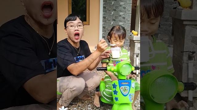 Susu bocil dikasihkan kucing #funny #shorts Susu bocil dikasihkan kucing #funny #shorts