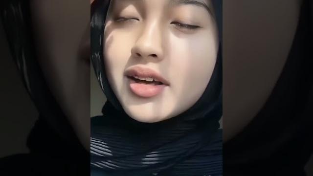 Enaknya.... #cewek #jilbab Enaknya.... #cewek #jilbab