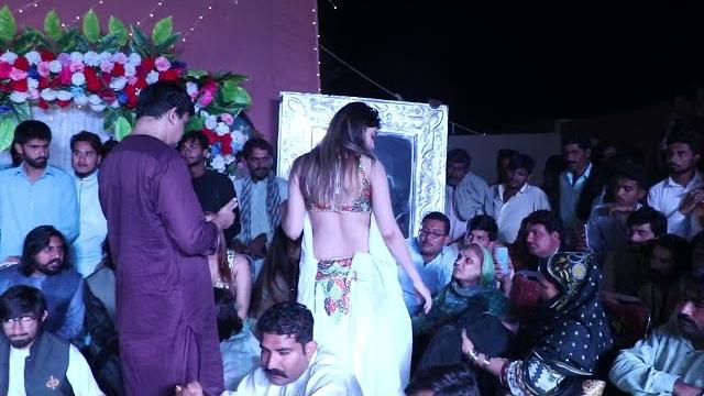 New mujra shadi dance mujra || latest mujra dance video trending song 2024/2025| desi dance parties New mujra shadi dance mujra || latest mujra dance video trending song 2024/2025| desi dance parties