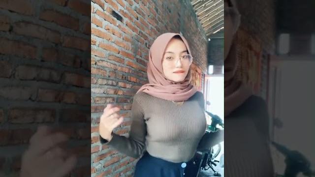 Hijab menantang cantik Hijab menantang cantik