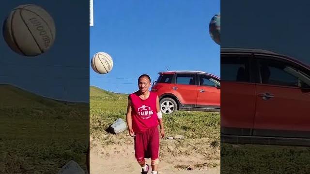 高原喬丹表演胯下運球和超級風車,身高不到170cm動作行雲流水,彈跳力驚人 高原喬丹表演胯下運球和超級風車,身高不到170cm動作行雲流水,彈跳力驚人