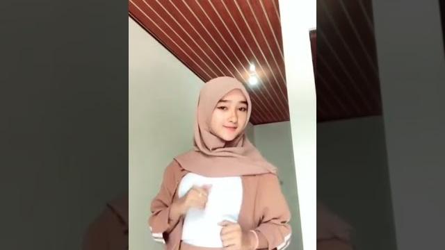 Hijab imut goyang tiktok hot Hijab imut goyang tiktok hot