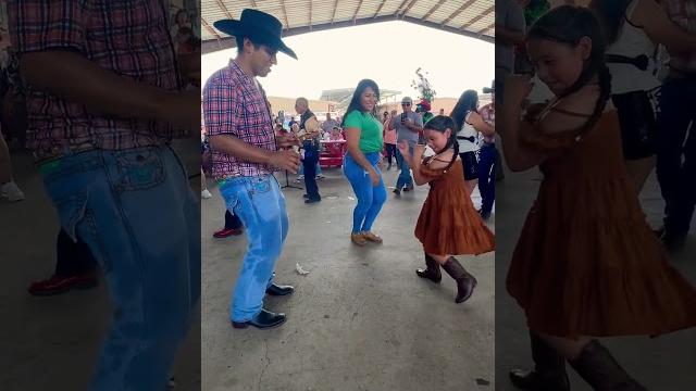 Celene y chuyito con bella niña #youtube #trending #baile #dance #music #fyp #shorts #reels Celene y chuyito con bella niña #youtube #trending #baile #dance #music #fyp #shorts #reels