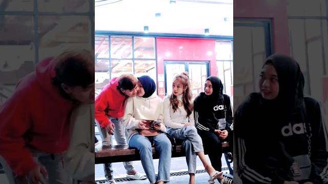 Prank cium cewek malah kena ulti !! Prank cium cewek malah kena ulti !!
