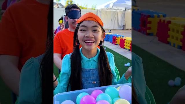 Emma charlotte & kaden blindfolded ball toss challenge! Emma charlotte & kaden blindfolded ball toss challenge!