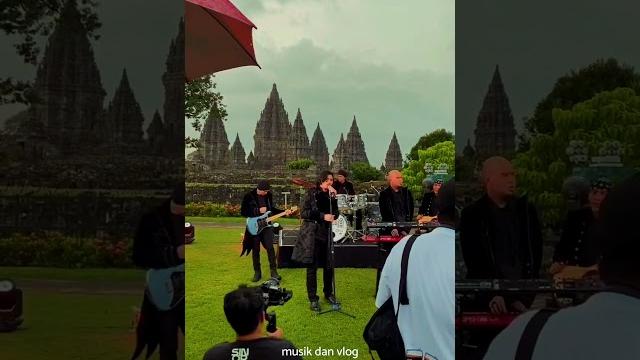 Di balik layar dewa 19 dua sejoli Di balik layar dewa 19 dua sejoli