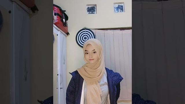 Cewek jilbab goyang tipis-tipis tp ketat #shorts Cewek jilbab goyang tipis-tipis tp ketat #shorts
