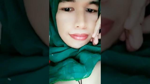 Jilbab sange pamer dada Jilbab sange pamer dada