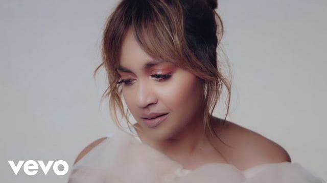 Jessica mauboy - little things (official video) Jessica mauboy - little things (official video)