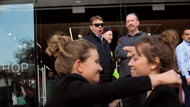 Eye contact with strangers experiment Eye contact with strangers experiment