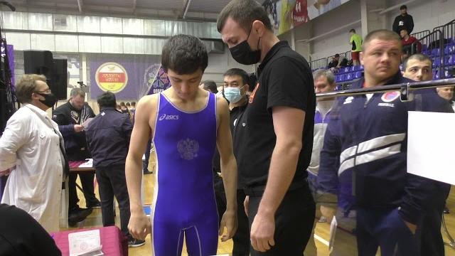 Взвешивание борцов u15 до 48 кг, 2 часть. Взвешивание борцов u15 до 48 кг, 2 часть.