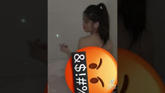 Selebgram lagi buka baju buat mandi Selebgram lagi buka baju buat mandi