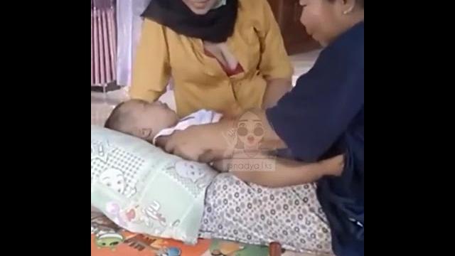 Tutorial menyusui anak bayi yang baik dan benar Tutorial menyusui anak bayi yang baik dan benar
