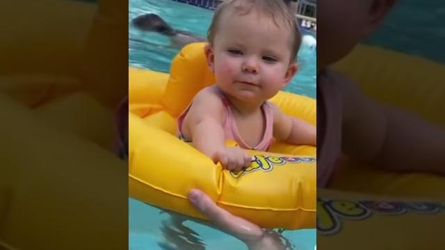 Niña bailando flotador amarillo piscina viral tiktok / bebe bailando alberca pileta viral tiktok Niña bailando flotador amarillo piscina viral tiktok / bebe bailando alberca pileta viral tiktok