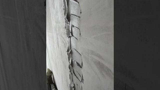 Как убрать зазоры в 1-2 мм на отштукатуренной стене Как убрать зазоры в 1-2 мм на отштукатуренной стене