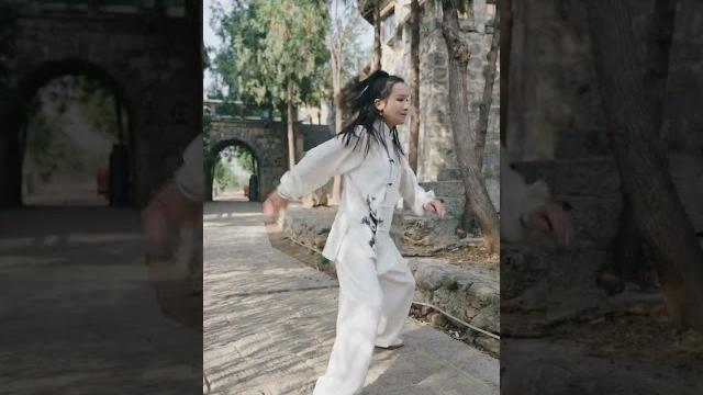 张开腿 #shorts #kungfu #china #dance 踢你蛋蛋 张开腿 #shorts #kungfu #china #dance 踢你蛋蛋