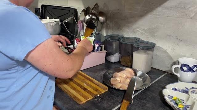 Пару часов из жизни светланы журавлевой. милка поймана с поличным. на кухне. что делать с пернатыми? Пару часов из жизни светланы журавлевой. милка поймана с поличным. на кухне. что делать с пернатыми?