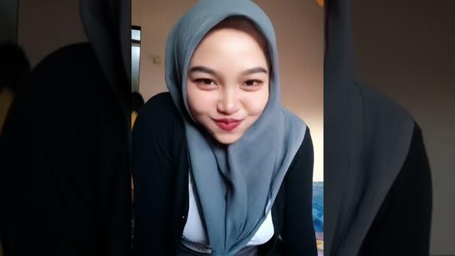 Ellathalia live sambil joget toketnya gede banget Ellathalia live sambil joget toketnya gede banget