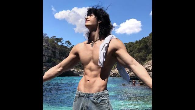 超级大帅哥,中国00后小伙走红网络!@人猿泰山 超级大帅哥,中国00后小伙走红网络!@人猿泰山
