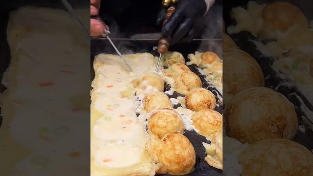 Amazing skill of takoyaki master Amazing skill of takoyaki master