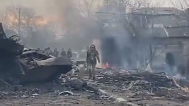Ukrainian female soldier – no helmet, no armor, no problem Ukrainian female soldier – no helmet, no armor, no problem