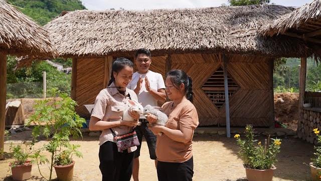 Tieu san visits hoai ca's house after the storm. she tells her brother the secrets she has kept. Tieu san visits hoai ca's house after the storm. she tells her brother the secrets she has kept.