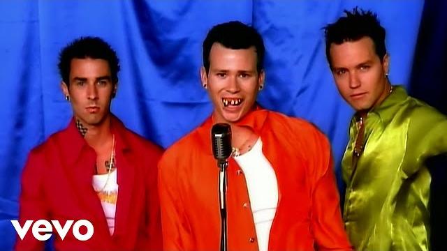 Blink-182 - all the small things (official music video) Blink-182 - all the small things (official music video)