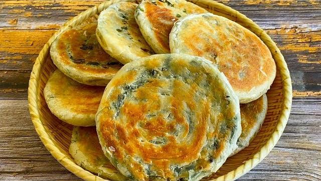 爱吃饼要收藏了,教你做香酥葱油饼,咬一口直掉渣,葱香味十足 【三丰美食】 爱吃饼要收藏了,教你做香酥葱油饼,咬一口直掉渣,葱香味十足 【三丰美食】