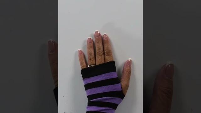 How to make fingerless gloves with socks How to make fingerless gloves with socks