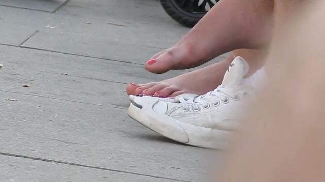 Candid shoeplay 37 #feetontopofshoes Candid shoeplay 37 #feetontopofshoes