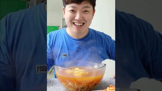 매운맛 진라면 김치 먹방 south korean mukbang #shorts 매운맛 진라면 김치 먹방 south korean mukbang #shorts