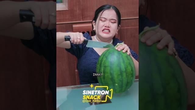 Saking laparnya puasa, memey malah halusinasi… Saking laparnya puasa, memey malah halusinasi…