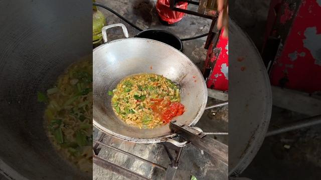 Indomie cooked with eggs for a portion of 18,000 #food #foodie #culinary #selling ideas Indomie cooked with eggs for a portion of 18,000 #food #foodie #culinary #selling ideas