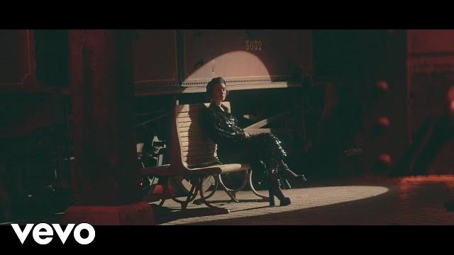 Barbara pravi - voilà (clip officiel) Barbara pravi - voilà (clip officiel)