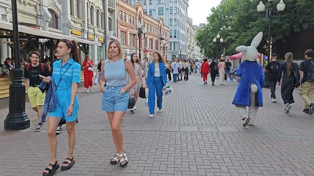 Москва. улица старый арбат. лето 2023 Москва. улица старый арбат. лето 2023