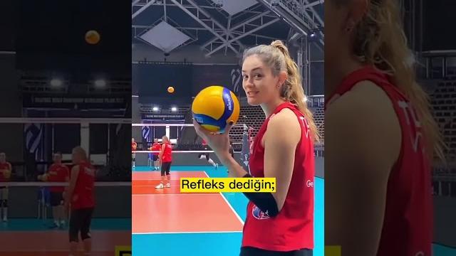 Zehra'yı son anda kurtaran refleks!! Zehra'yı son anda kurtaran refleks!!