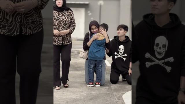 Kasih sayang ibu kandung memang beda dengan ibu tiri Kasih sayang ibu kandung memang beda dengan ibu tiri