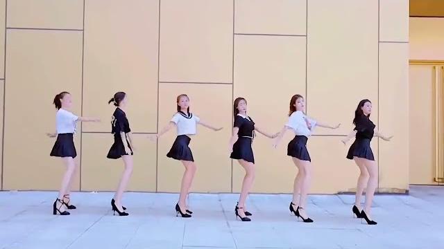 美女们的丝袜美腿热舞合集 美女们的丝袜美腿热舞合集