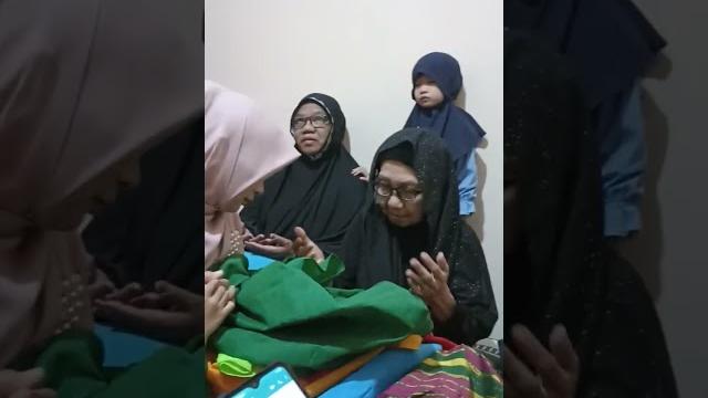 Khitanan kakak .. semoga menjadi anak shalehah.. aamiin Khitanan kakak .. semoga menjadi anak shalehah.. aamiin