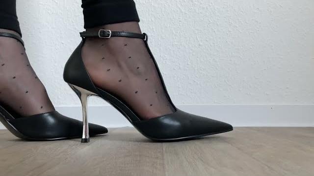 Stiletto heels bug crush Stiletto heels bug crush