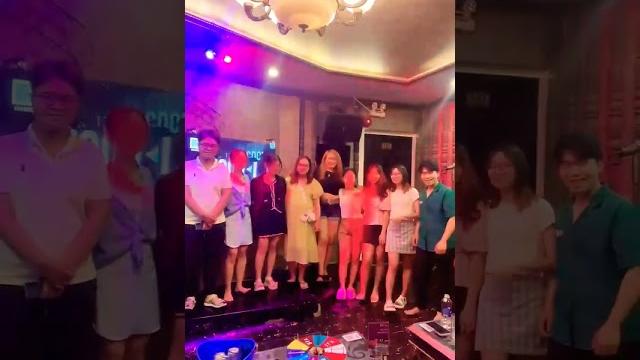 Tiktok viral dance moves! karaoke private room! farewell party! #tiktok #viral #vietnamese #karaoke Tiktok viral dance moves! karaoke private room! farewell party! #tiktok #viral #vietnamese #karaoke