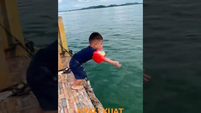 Anak tenggelam di dermaga#shorts #videoshort Anak tenggelam di dermaga#shorts #videoshort