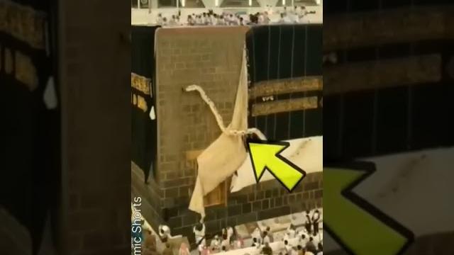 Kaba sharif gilaf change ️ #islam #shorts Kaba sharif gilaf change ️ #islam #shorts