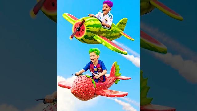 Messi and ronaldo make watermelon plane and strawberry plane for sons #ronaldo #messi #football Messi and ronaldo make watermelon plane and strawberry plane for sons #ronaldo #messi #football