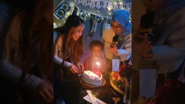 Tiup lilin bersama tante dinda Tiup lilin bersama tante dinda